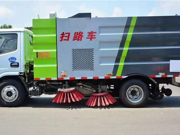 東風(fēng)多利卡國(guó)六5方掃路車(chē)
