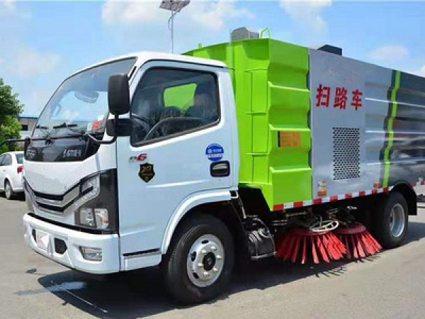 東風(fēng)多利卡國(guó)六5方掃路車(chē)
